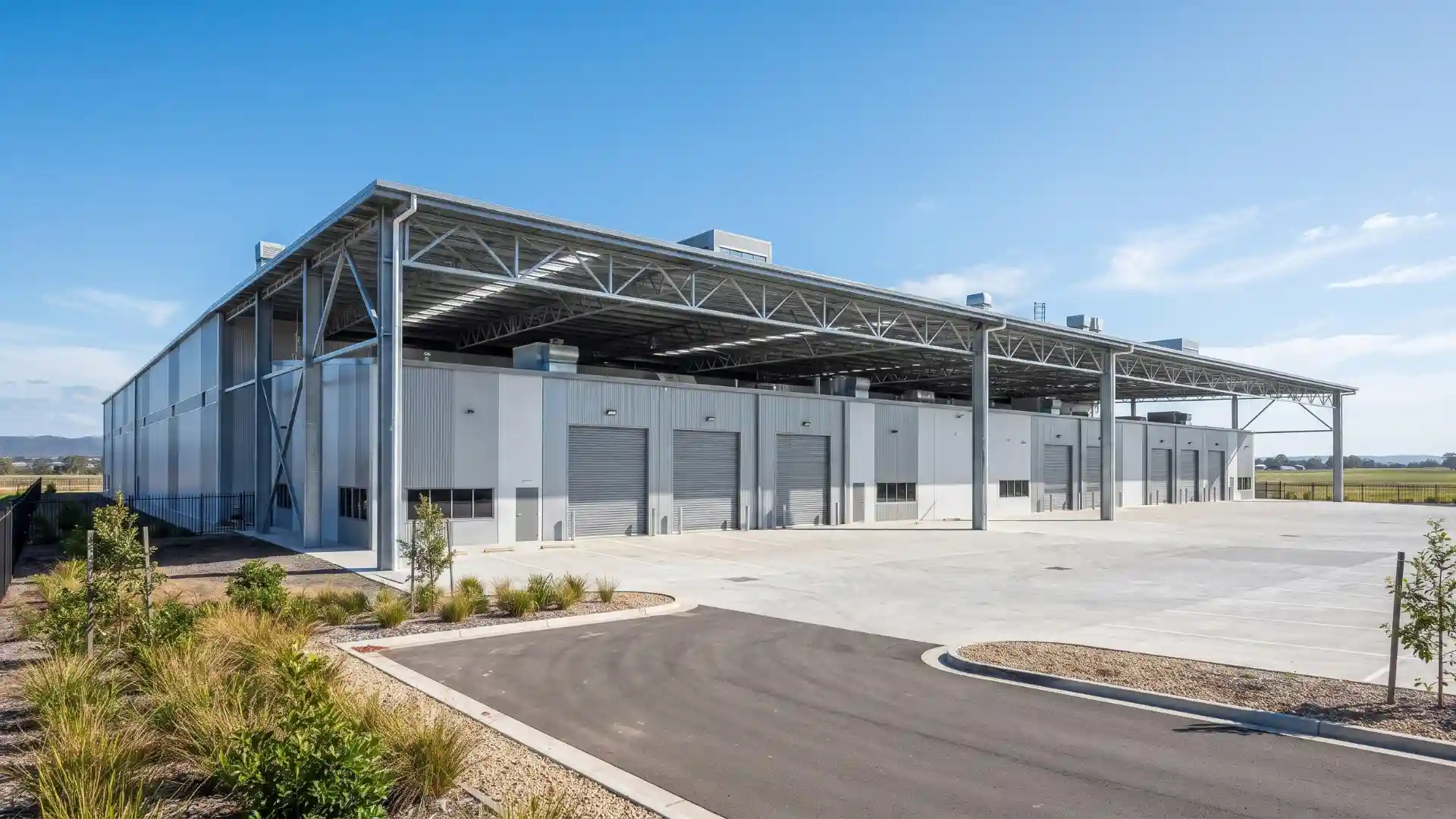 Large span steel building design for industrial use